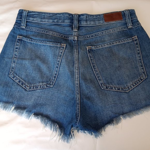 Hollister jean shorts - size 30 - Picture 5 of 5